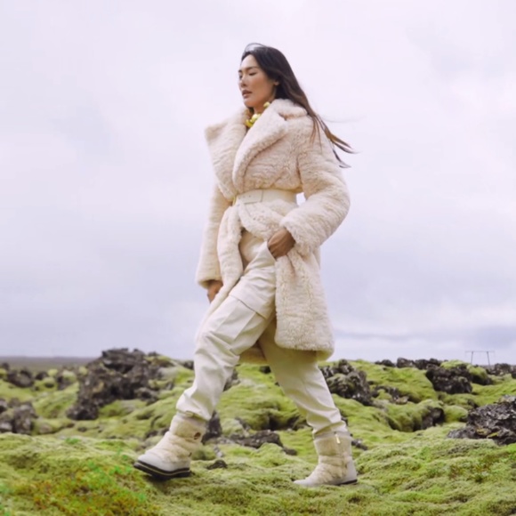 NWT Banana Republic Sierra Moleskin Cargo Pants, Cream/White, Petite 0-2 - Picture 6 of 10